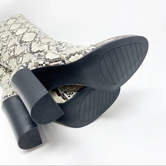 Kenneth Cole Snakeskin Heeled Boots (5.5) - Picture 5 of 7